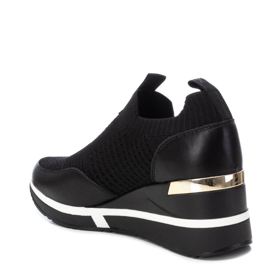 Zapatilla De Mujer Xti 143084 Negro 4/5