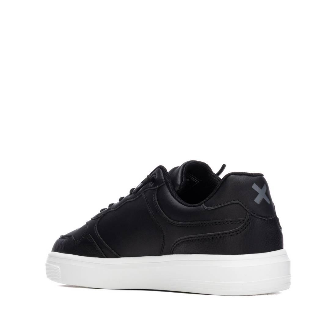 Zapatilla De Hombre Xti 144144 Negro 3/4
