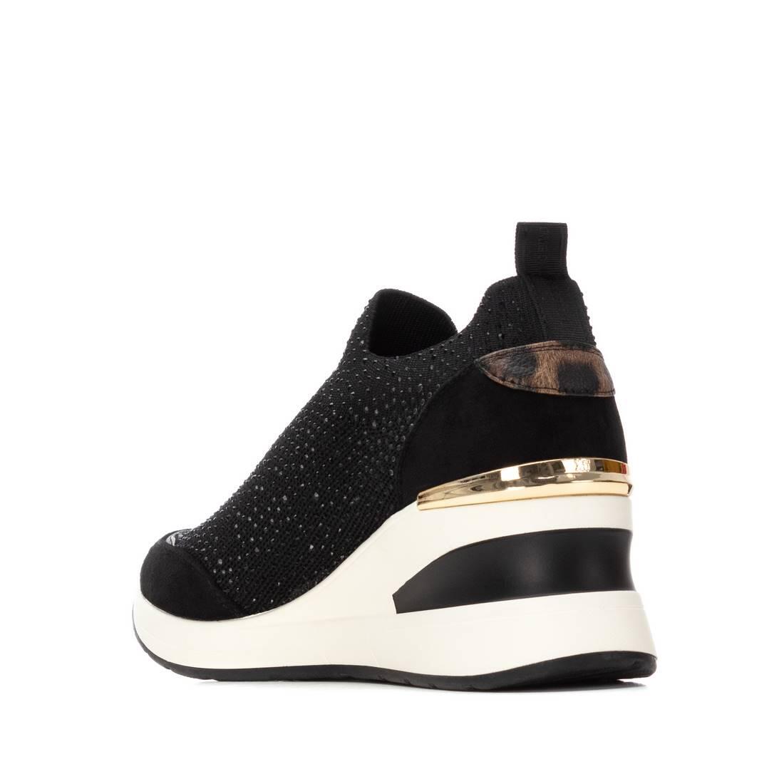 Zapatilla De Mujer Xti 144385 Negro 4/5