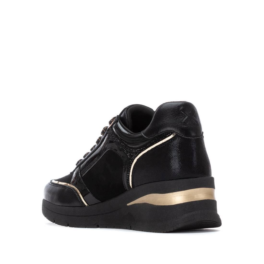 Zapatilla De Mujer Xti 144223 Negro 3/4