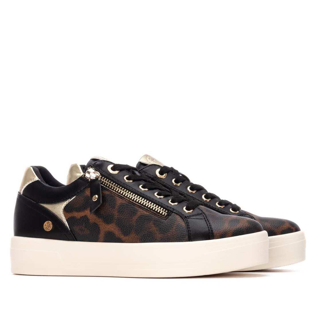 Zapatilla De Mujer Xti 144414 Negro 4/5