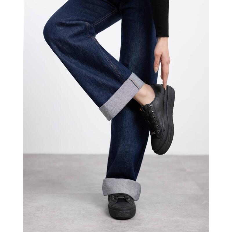 Adidași Refresh pentru femei cu detalii metalizate