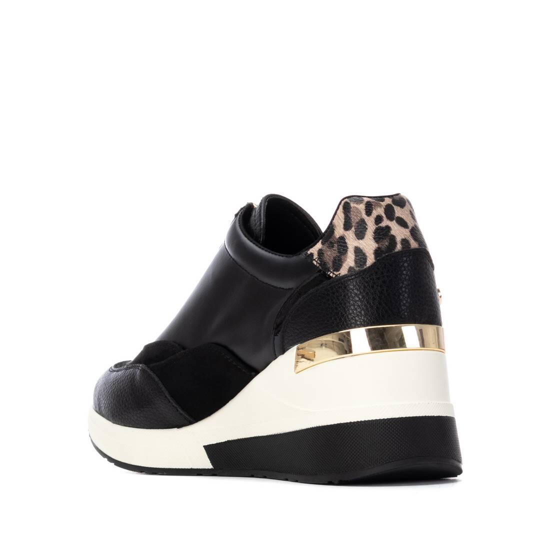 Zapatilla De Mujer Xti 144655 Negro 3/4