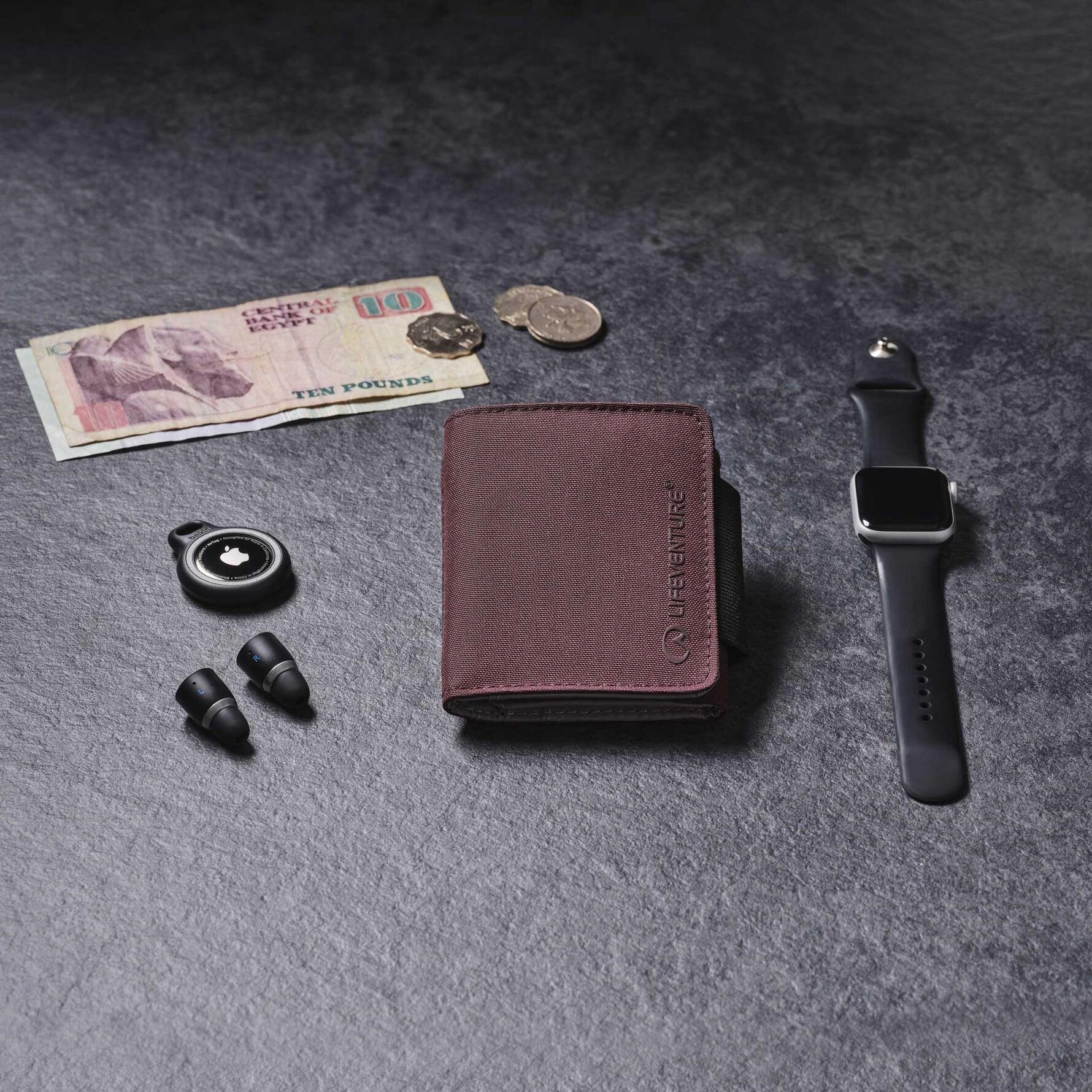 Lifeventure RFID-Geldbörse aus recyceltem Stoff, plum, kompakt und leicht 5/6