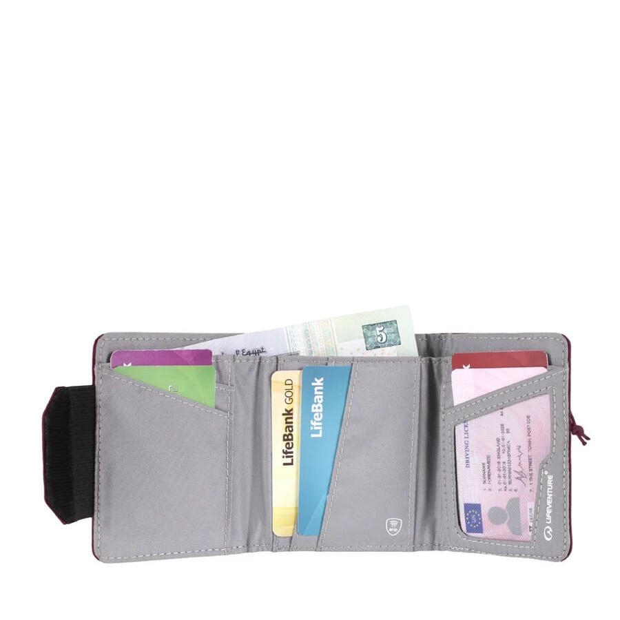 Lifeventure RFID-Geldbörse aus recyceltem Stoff, plum, kompakt und leicht 4/6