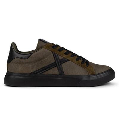 Zapatillas de la marca Munich Rete 101 para hombre en color marron.
