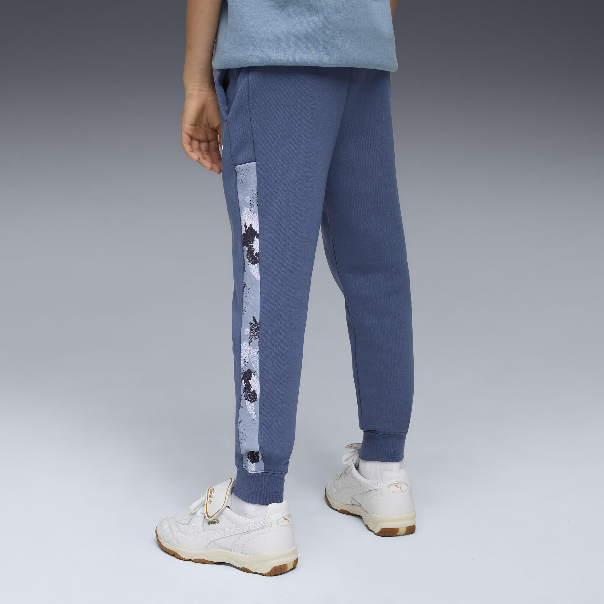 Młodzieżowe spodnie dresowe Essentials Camo PUMA 3/7