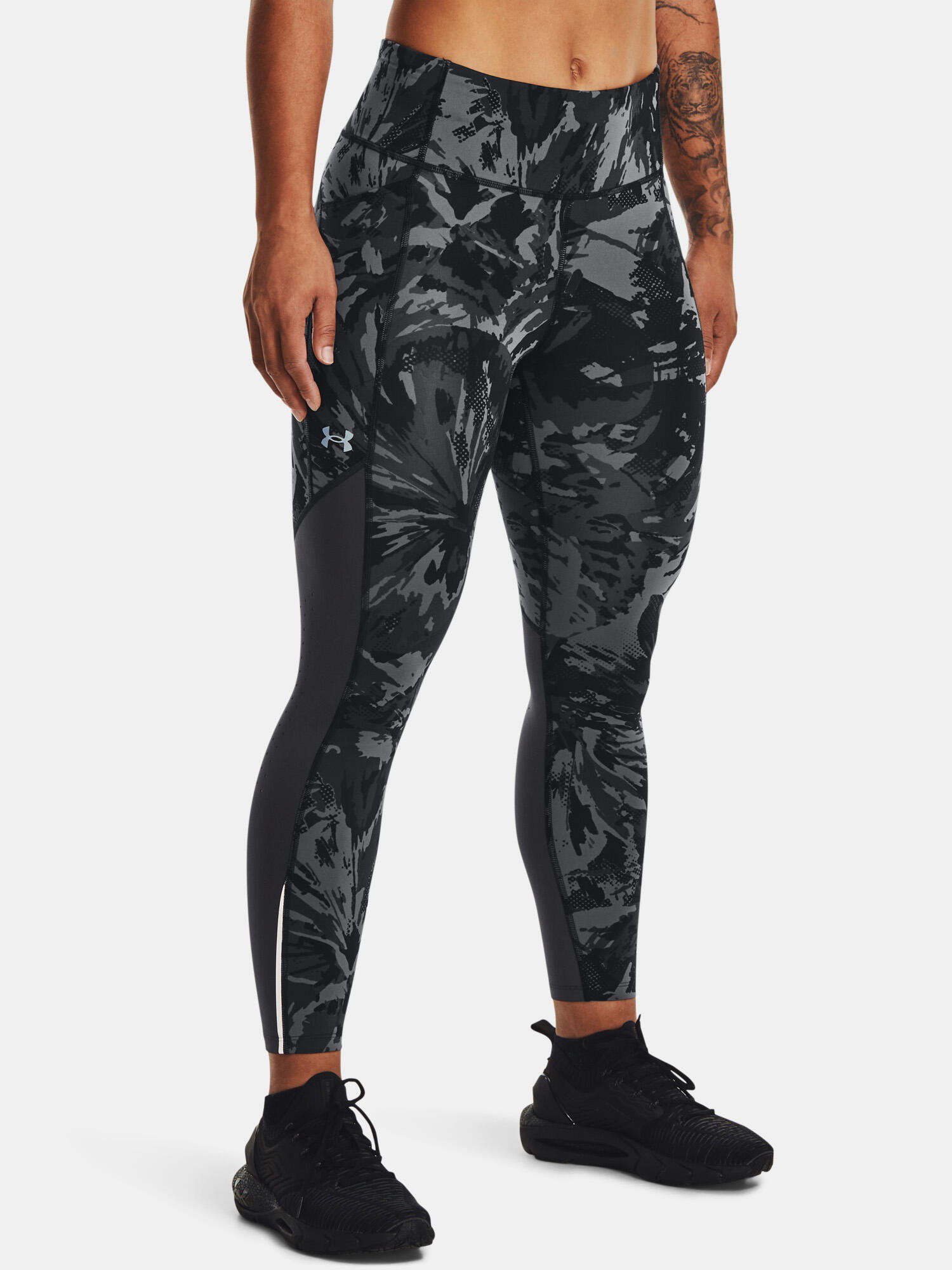 UNDER ARMOUR picture