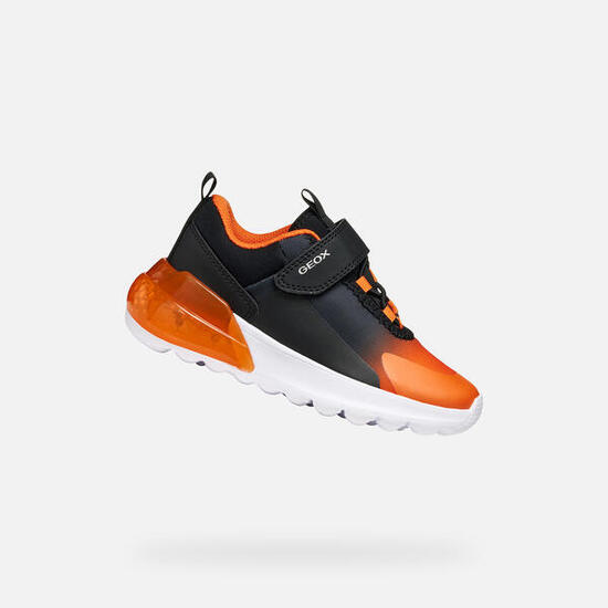 Baskets Garçon J ACTIVART ILLUMINUS BOY Noir/Orange