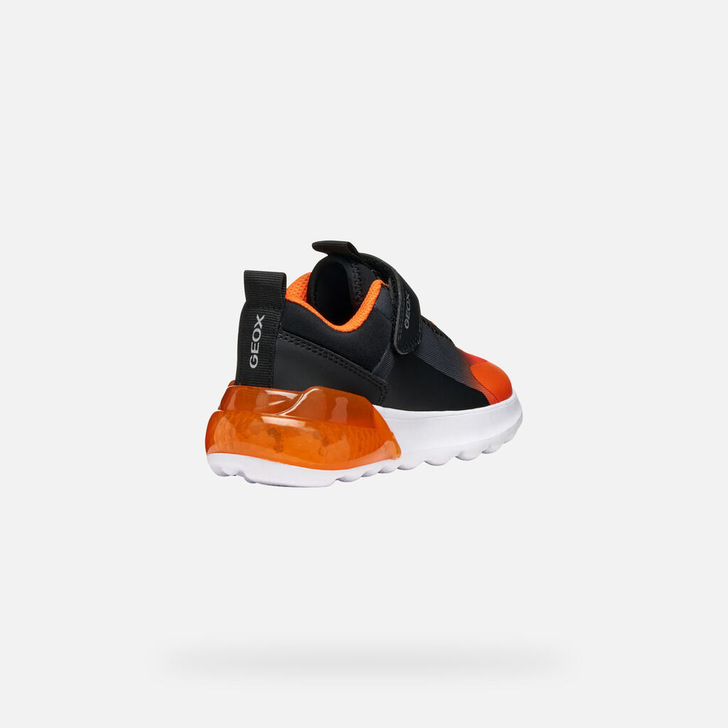 Baskets Garçon ACTIVART ILLUMINUS BOY Noir/Orange 6/7