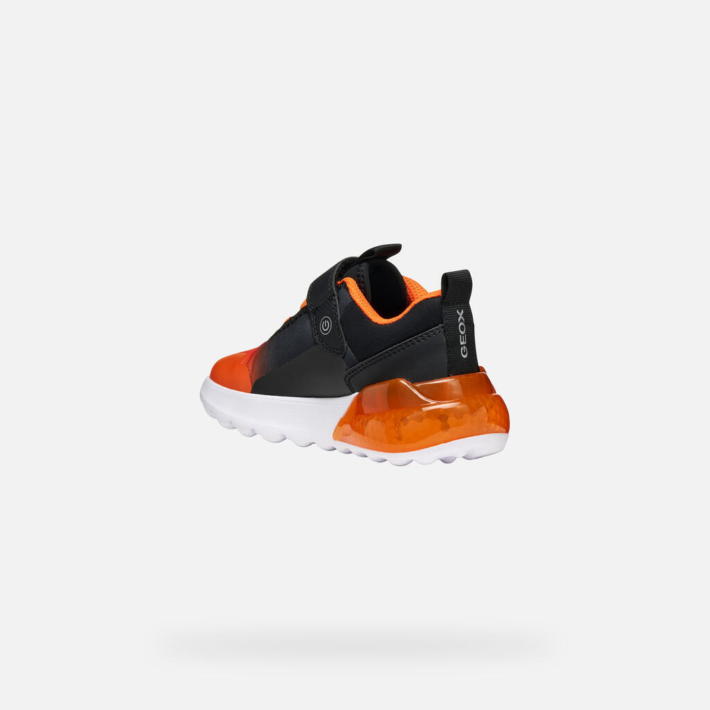 Baskets Garçon ACTIVART ILLUMINUS BOY Noir/Orange 5/7