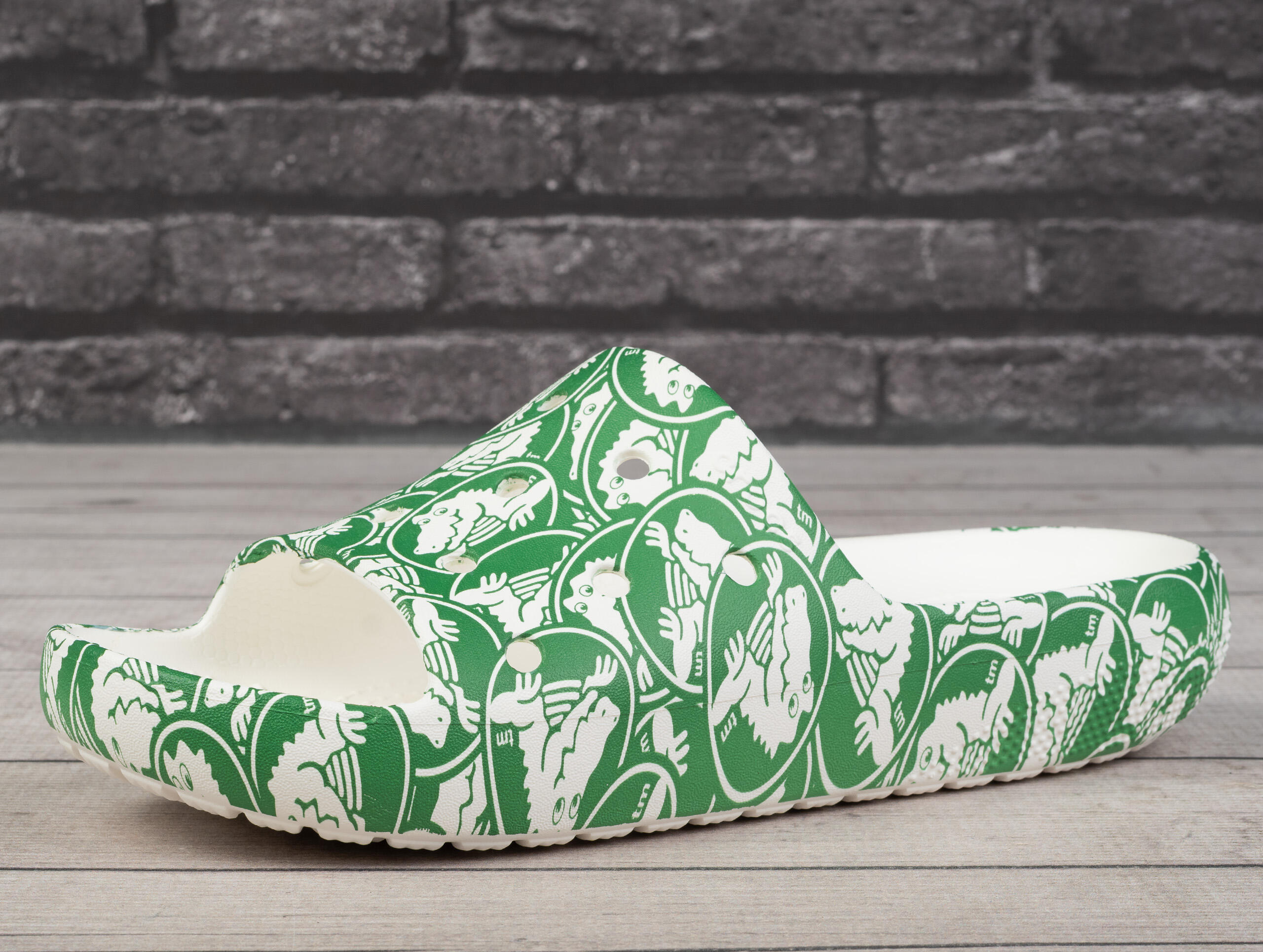 Klapki unisex na basen  Crocs CLASSIC DUKE PRINT SLIDE 3/7