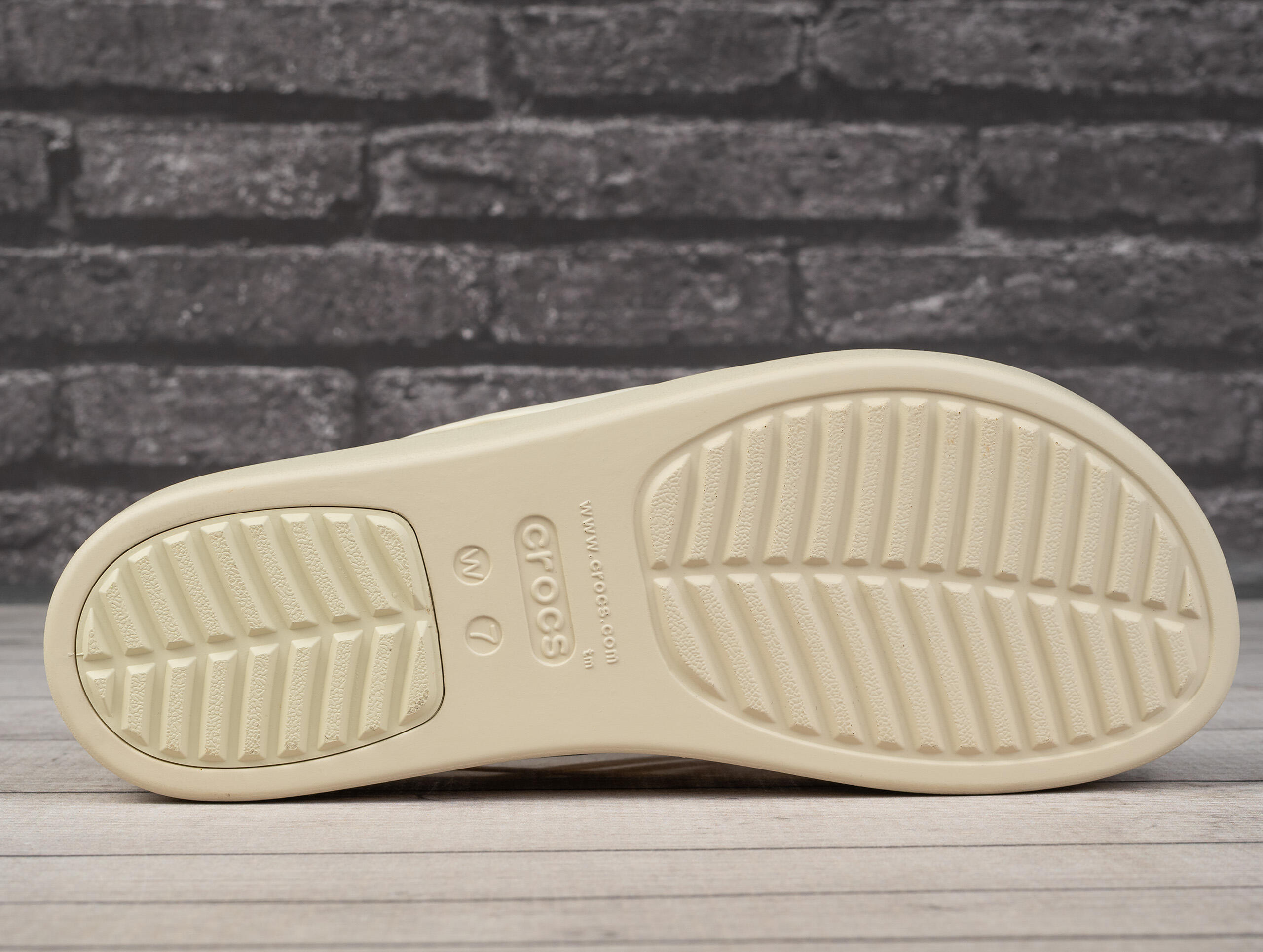 Sandały damskie na basen Crocs BROOKLYN STRAPPY LOWWDG 5/7