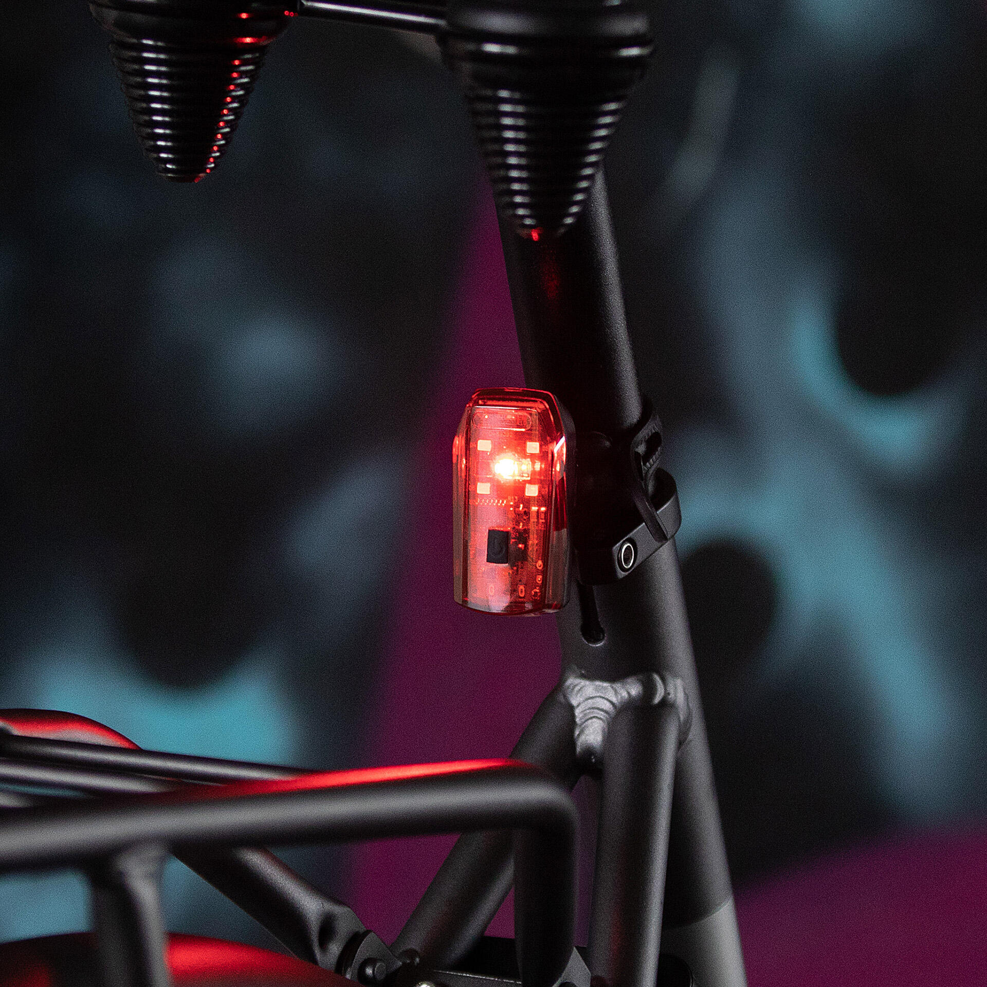 Aval de frein à feu arrière à l'épreuve arrière urbain rechargeable 4/4