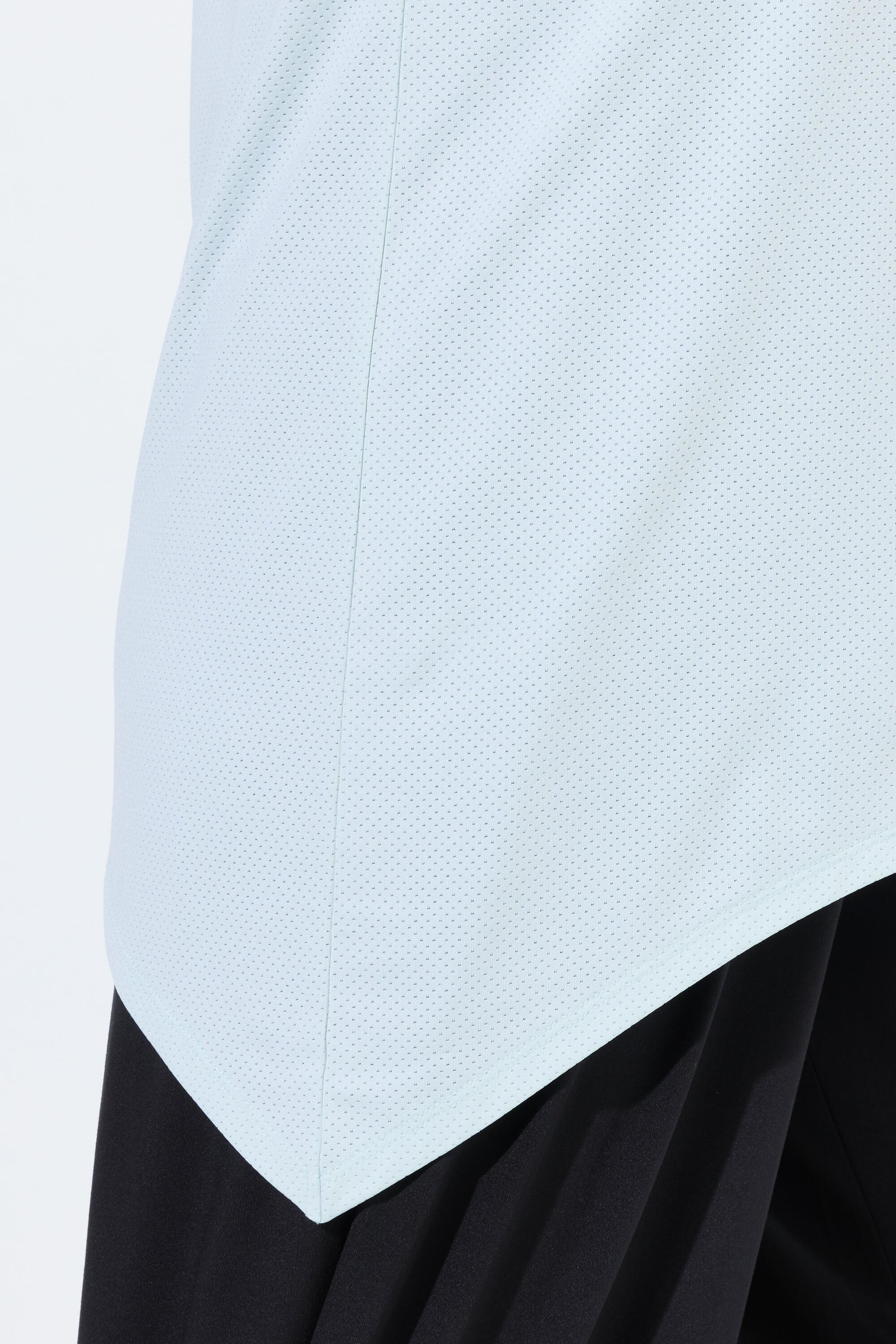 Femme T-shirt technique. Col rond et manches courtes chauve-souris. 4/7