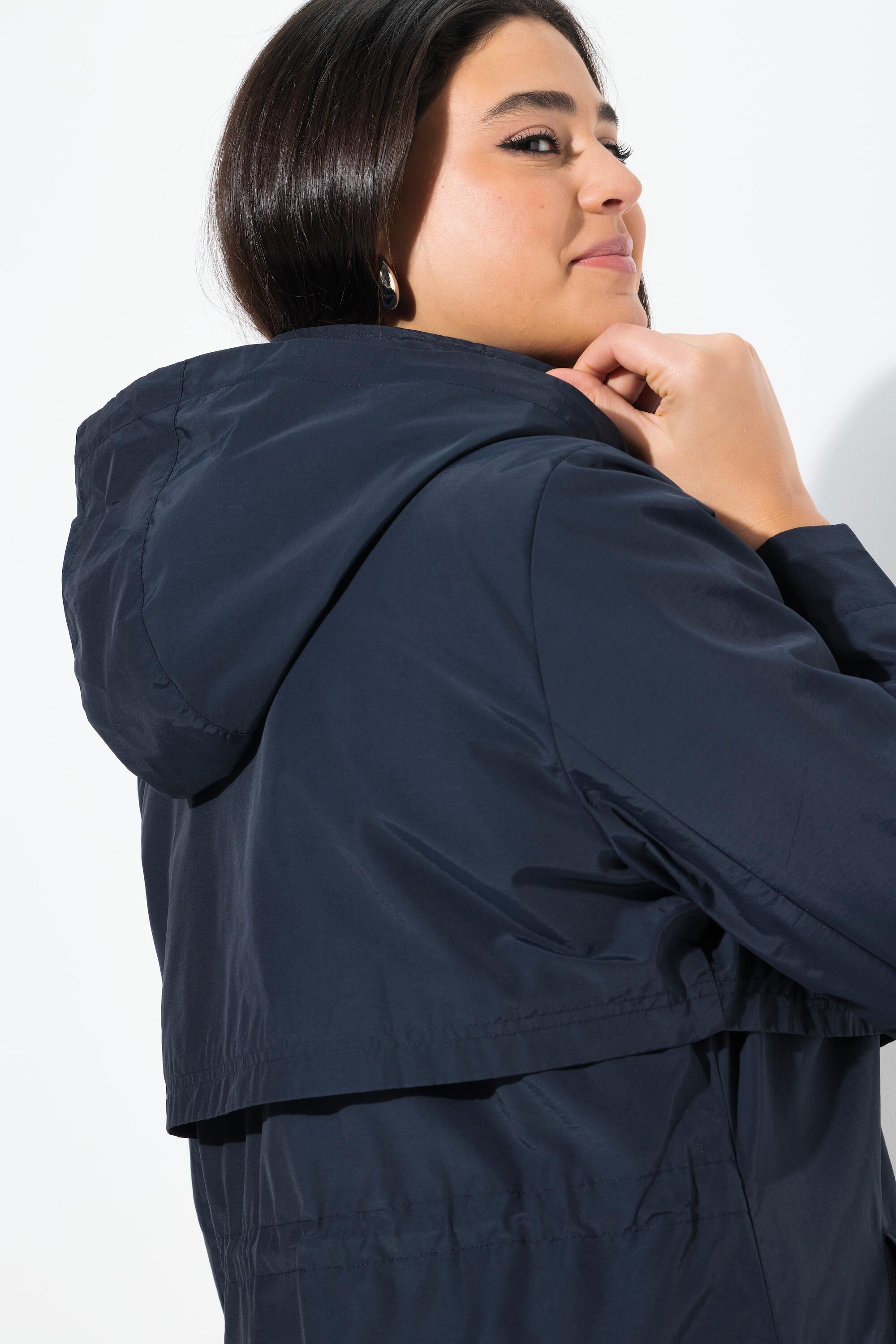 Femme Parka à capuche. Fentes latérales zippées. Poches zippées 3/7