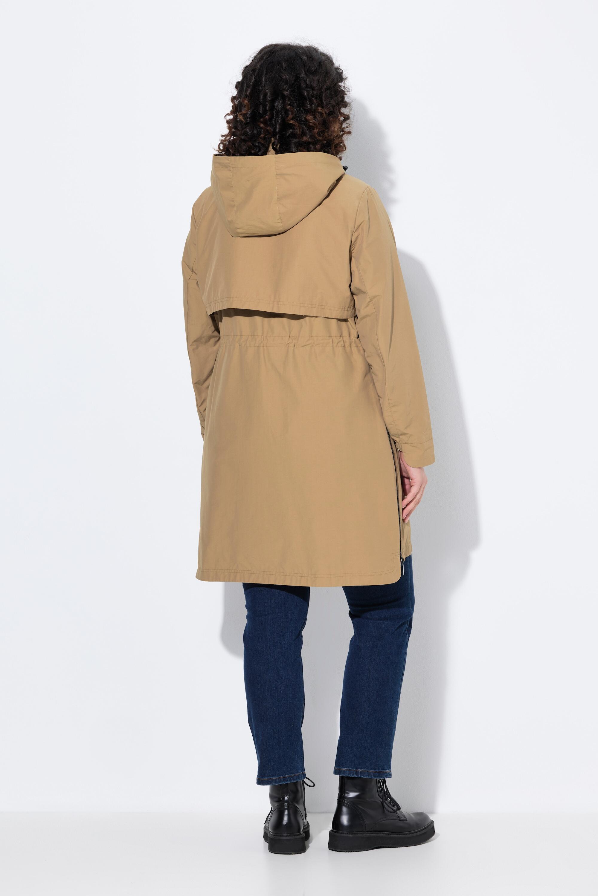 Femme Parka à capuche. Fentes latérales zippées. Poches zippées 2/7