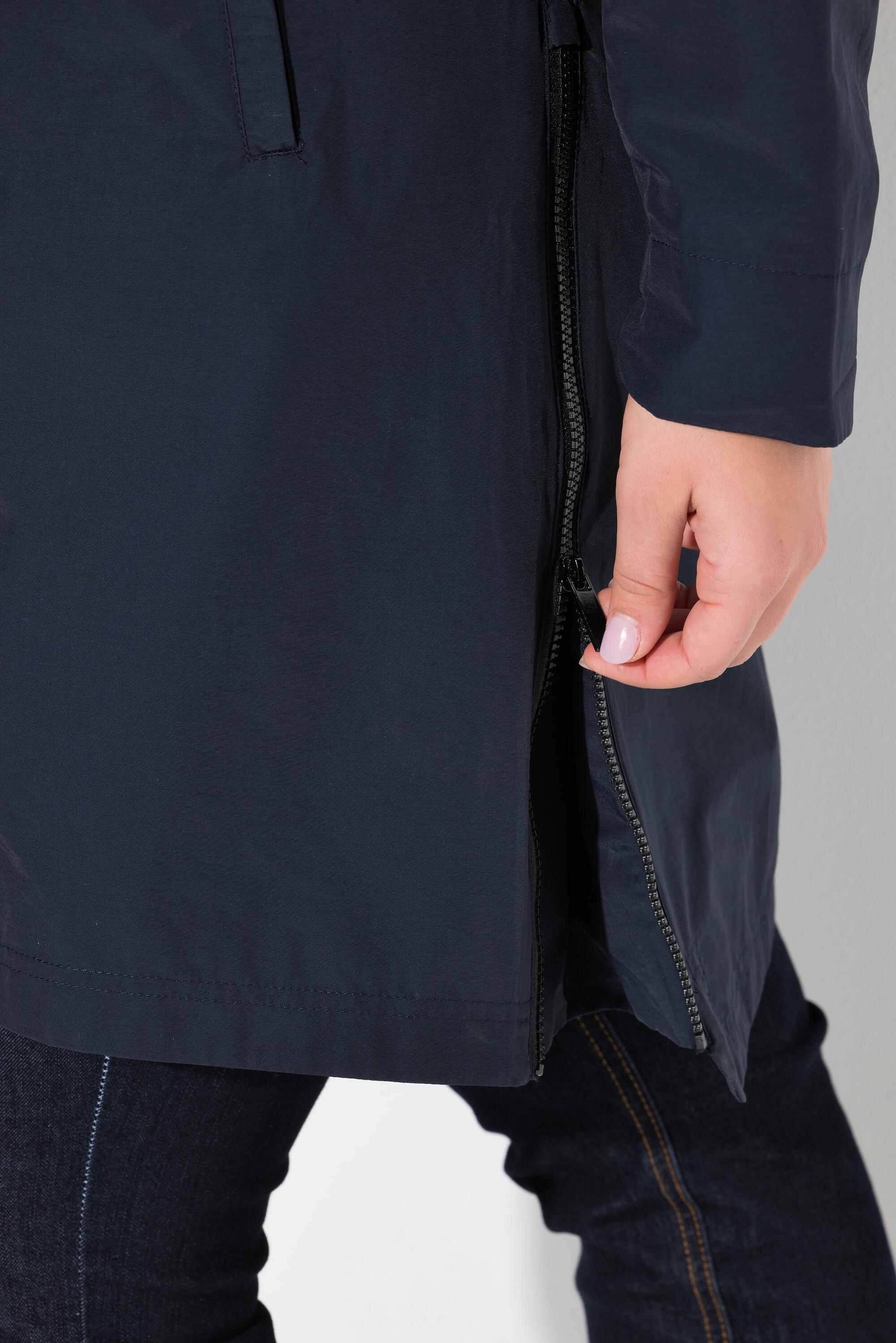 Femme Parka à capuche. Fentes latérales zippées. Poches zippées 7/7