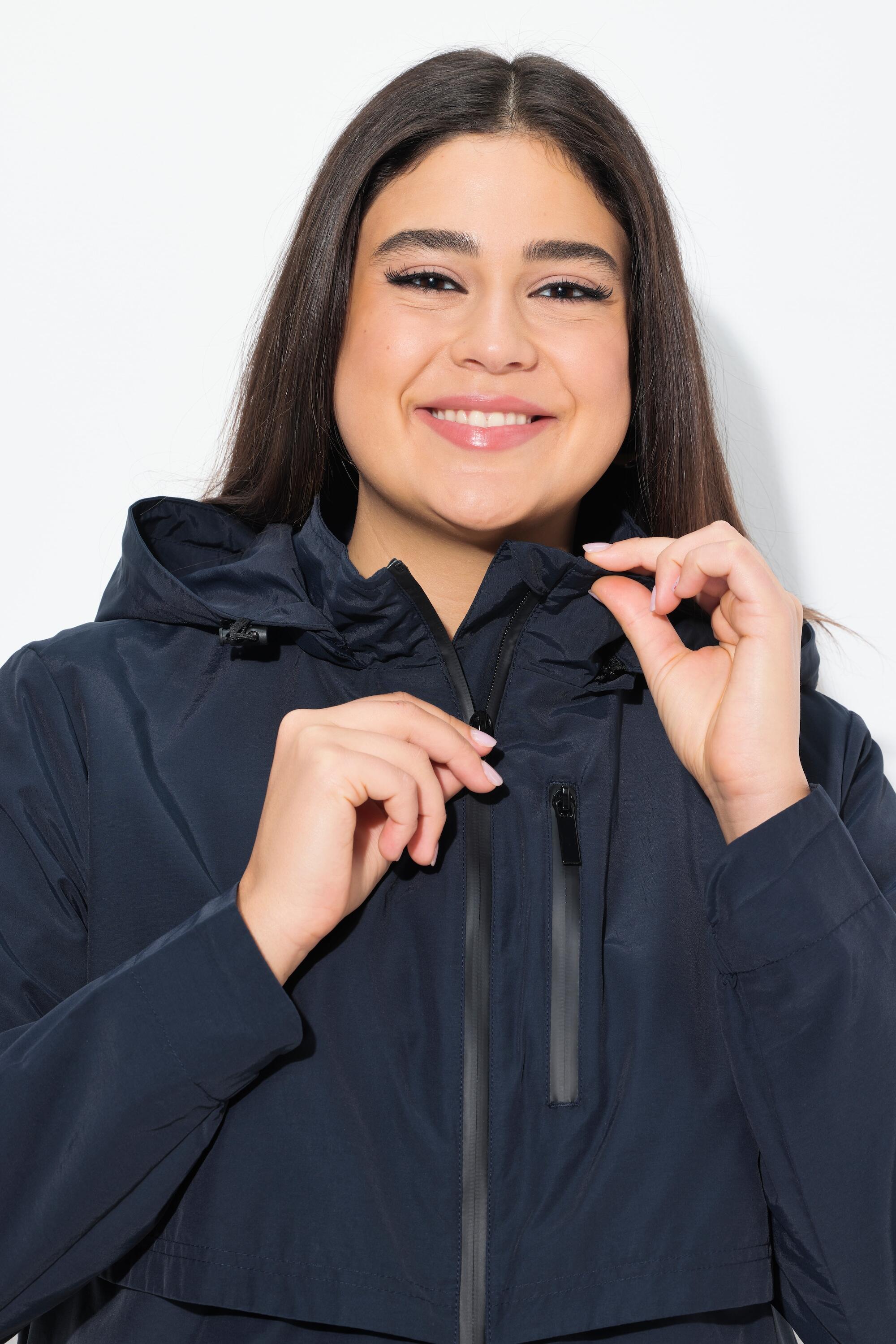Femme Parka à capuche. Fentes latérales zippées. Poches zippées 4/7