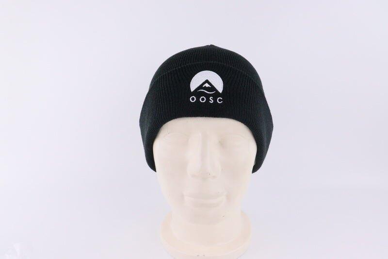 Cuffia Classica Acrilico Riciclato Nera con Logo Rosa 5/5