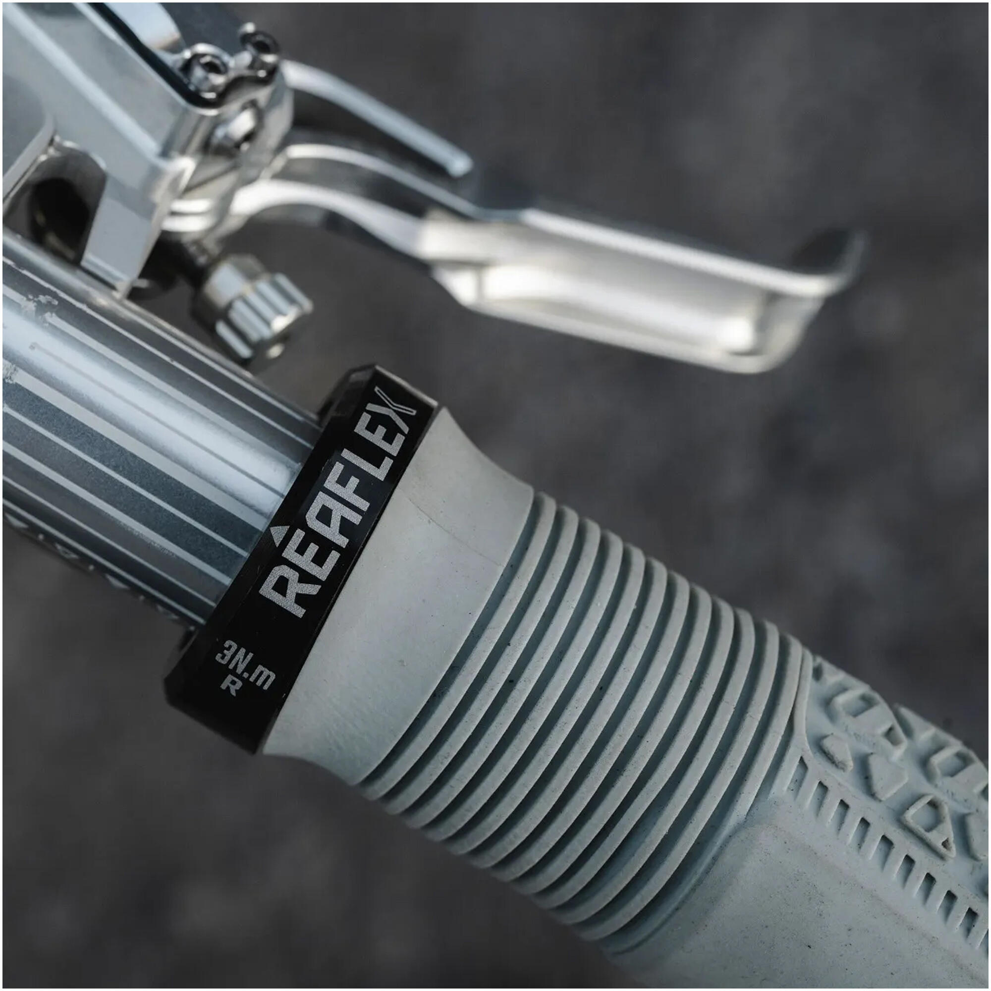 Leatt REAFLEX 6.0 HANDVATEN - GRIS GRANITO REGULAR 31 MM MTB 6/6