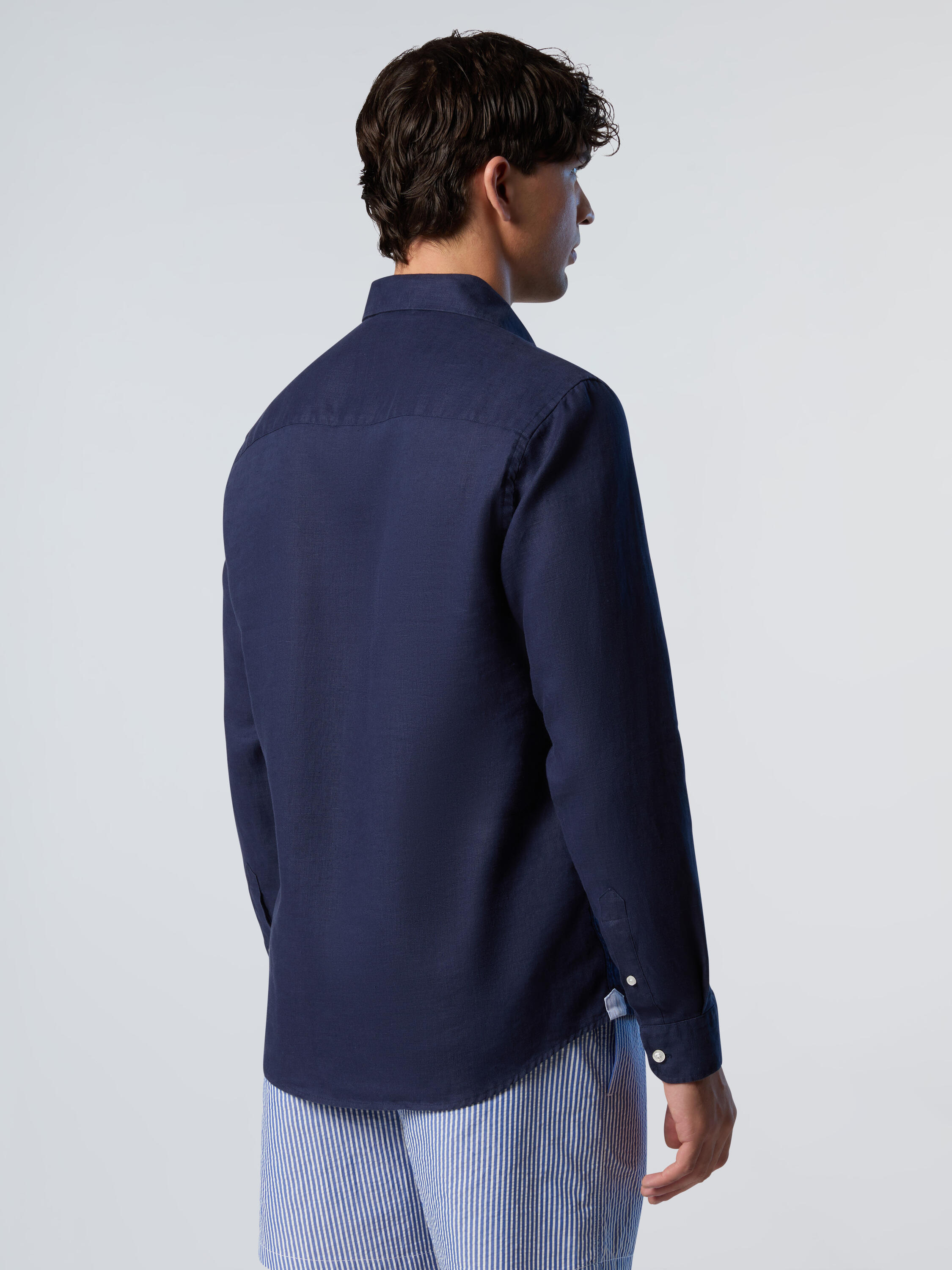 Camisa de lino con logo bordado para hombre 2/3