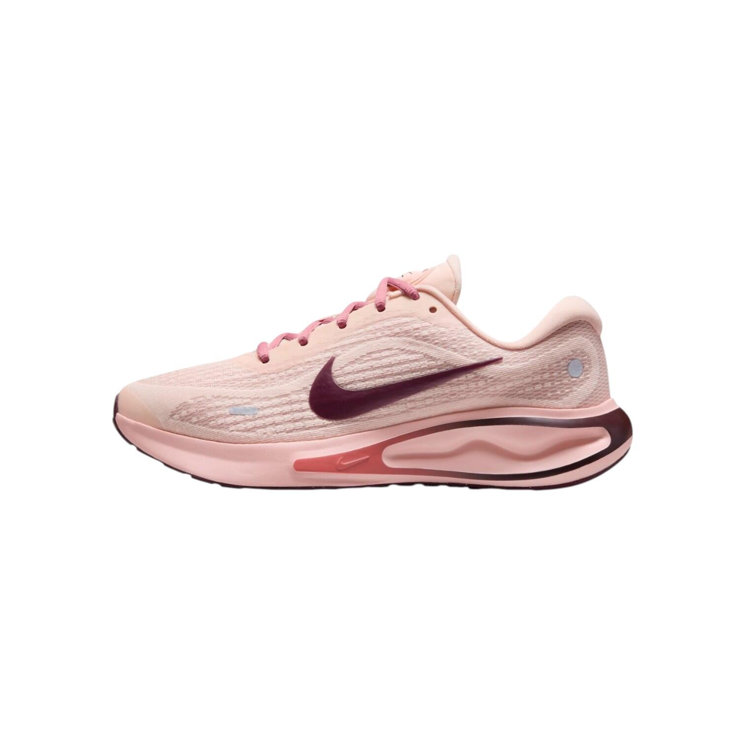 FJ7765-800 — Nike Journey Run 2/3