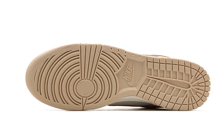 Dunk Low Phantom Metallic Gold 3/4