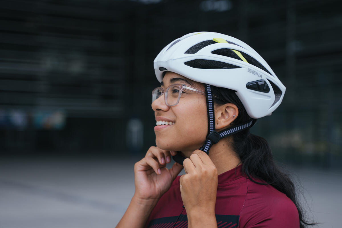 Cyklistická helma R2 EVO vybavená systémem Mesh Intercom™ 5/6
