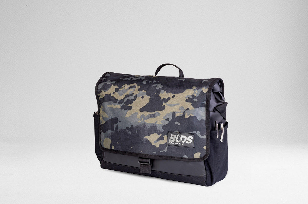 CITY BAG LIGHT - Sac coursier bandoulière étanche - noir/camo 4/7