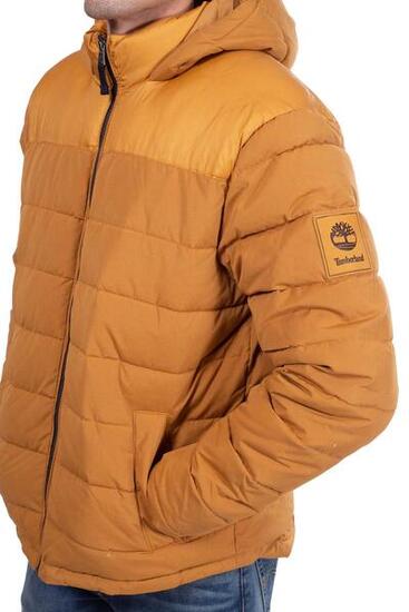 Piumino uomo con logo patch