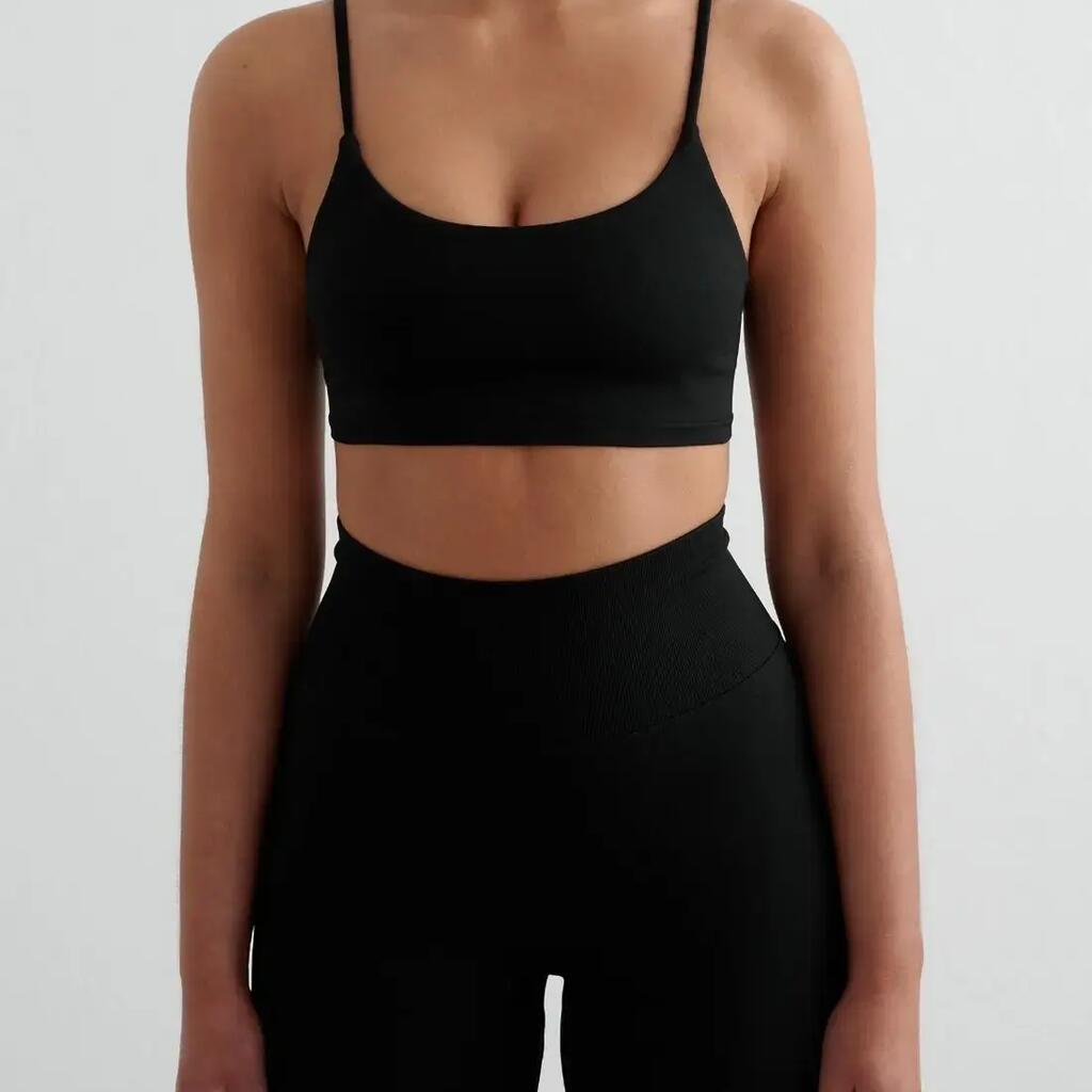 Women's Sports Bra Seamless Light Support Thin Straps Shape Black