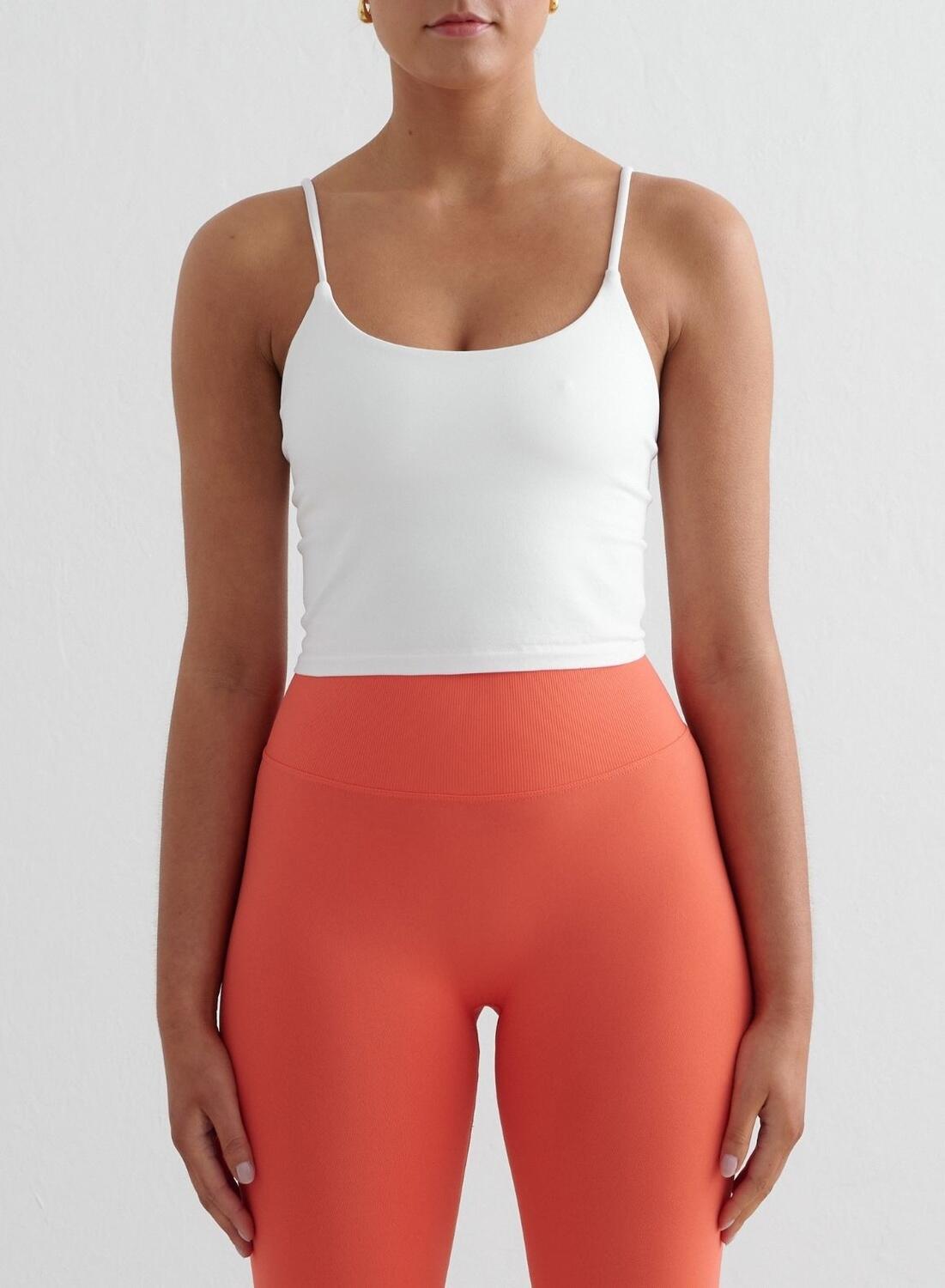 Damski top treningowy bezszwowy, modelujący, cienkie ramiączka Shape biały