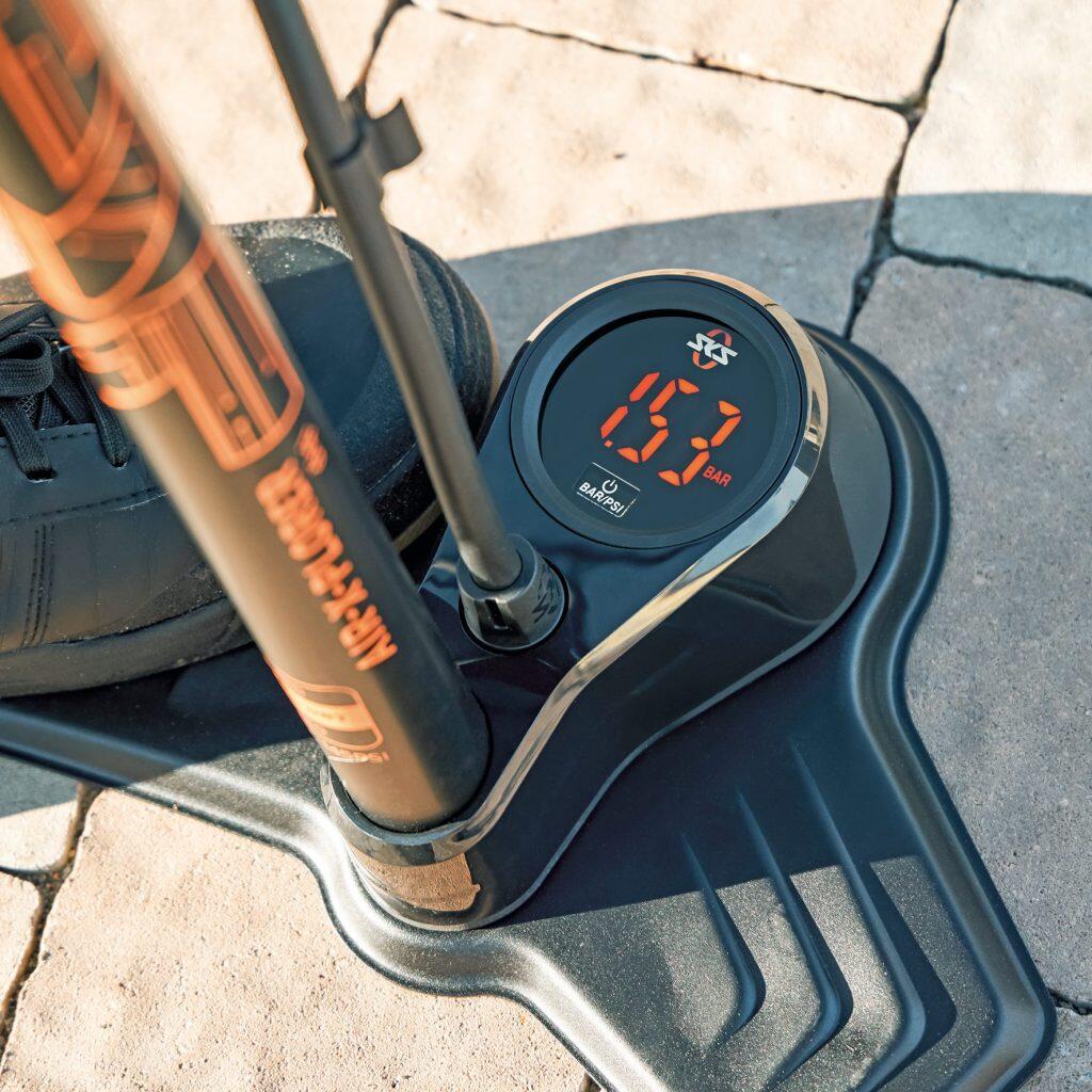 Pompe à pied SKS Air-X-Plorer Digi 10.0 avec manomètre numérique 5/5
