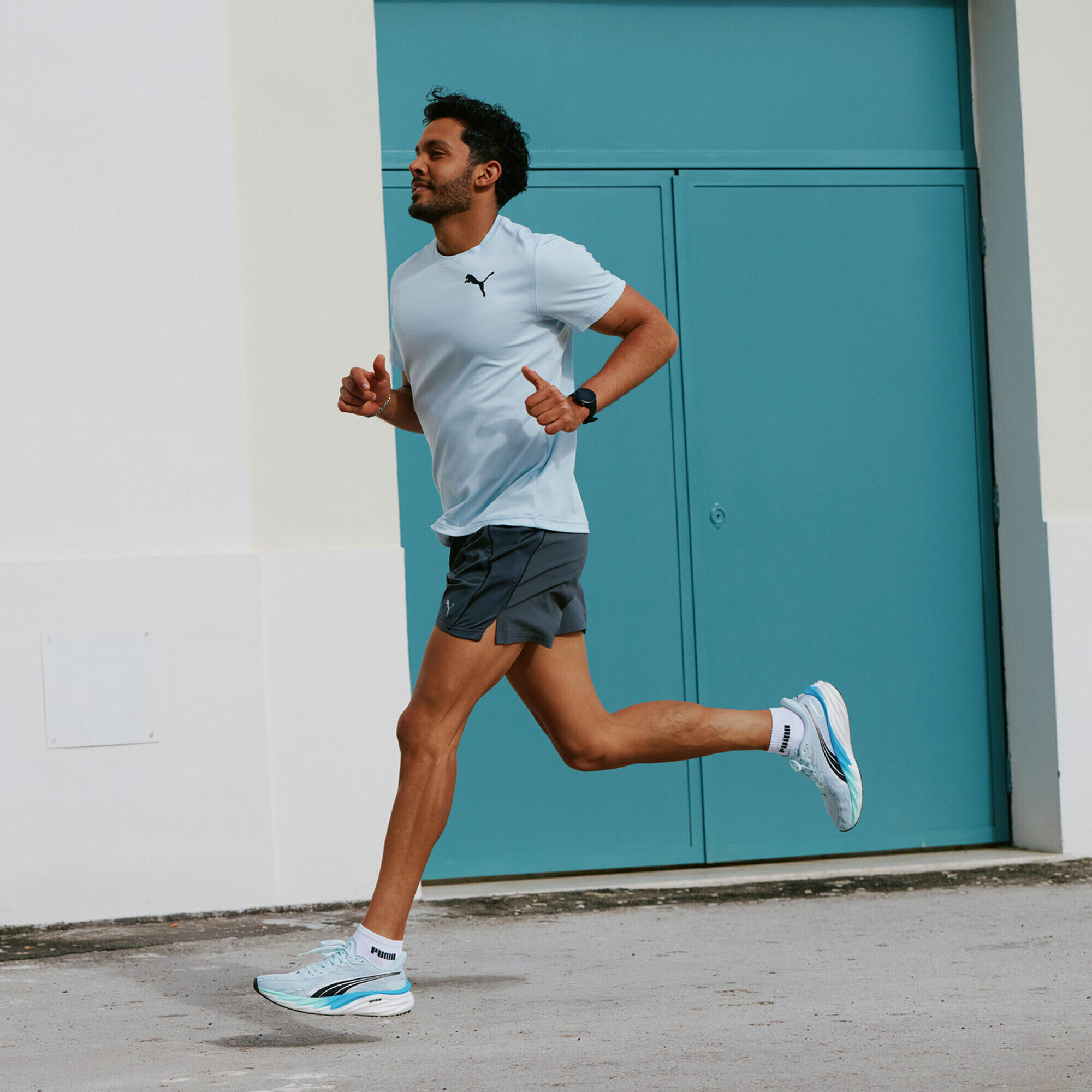 T-shirt con grafica Running Faster da uomo PUMA Sea Glass Blue 5/7