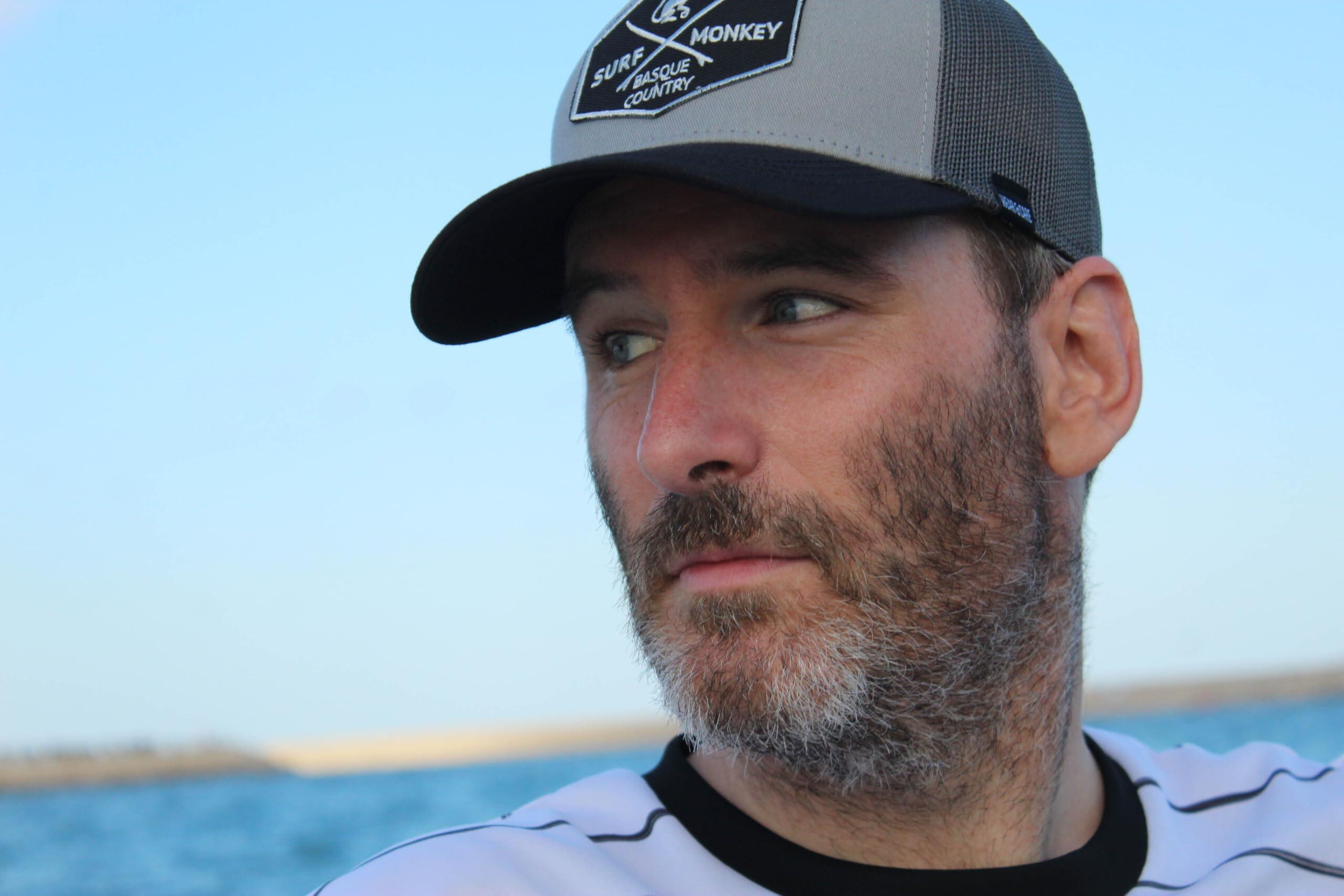Gorra Trucker - 5 Paneles / Reciclada / Adulto / Talla única (Plomo/Negro) 4/4
