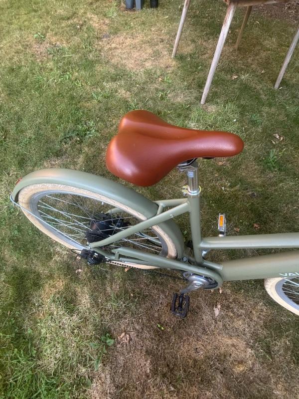 Entre Particuliers - Vélo électrique vert olive pour femmes 2/4