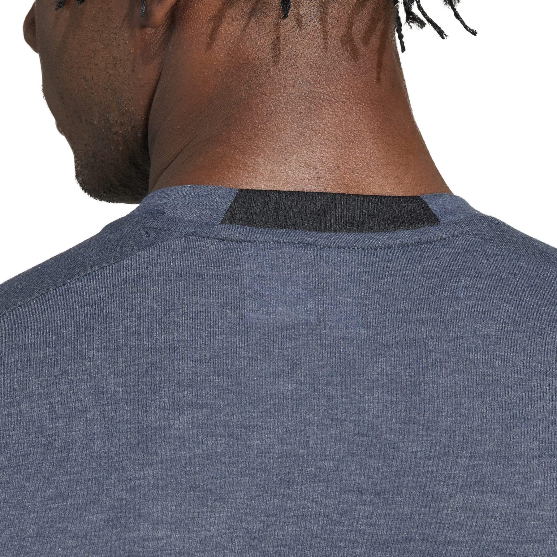 T-shirt Designed for Training 6/6