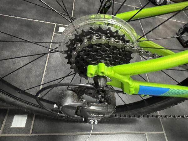 Entre Particuliers - VTT Cannondale 24" couleur vert flash. Etat proche 3/6