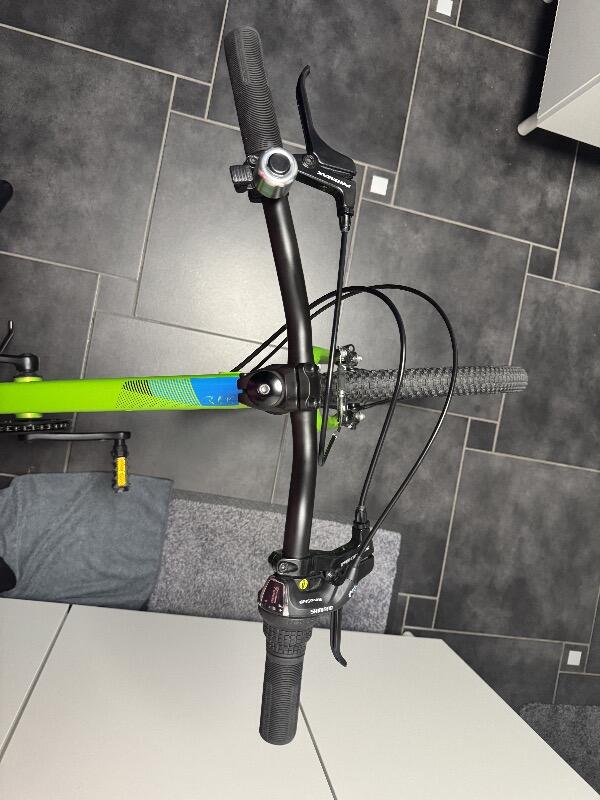 Entre Particuliers - VTT Cannondale 24" couleur vert flash. Etat proche 6/6