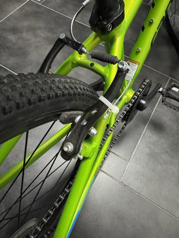 Entre Particuliers - VTT Cannondale 24" couleur vert flash. Etat proche 4/6