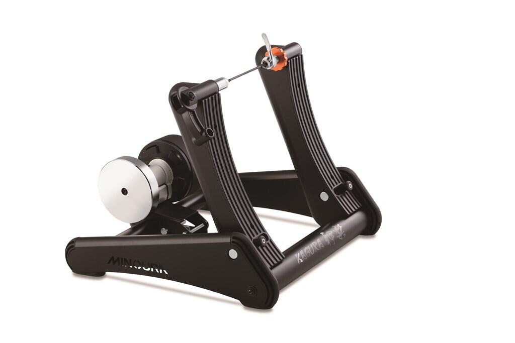 Minoura Liveride Smart Kagura LST9200 trainer a trasmissione su pneumatico. 2/4