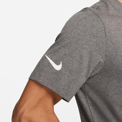 T-shirt uomo nike grigio 6/7