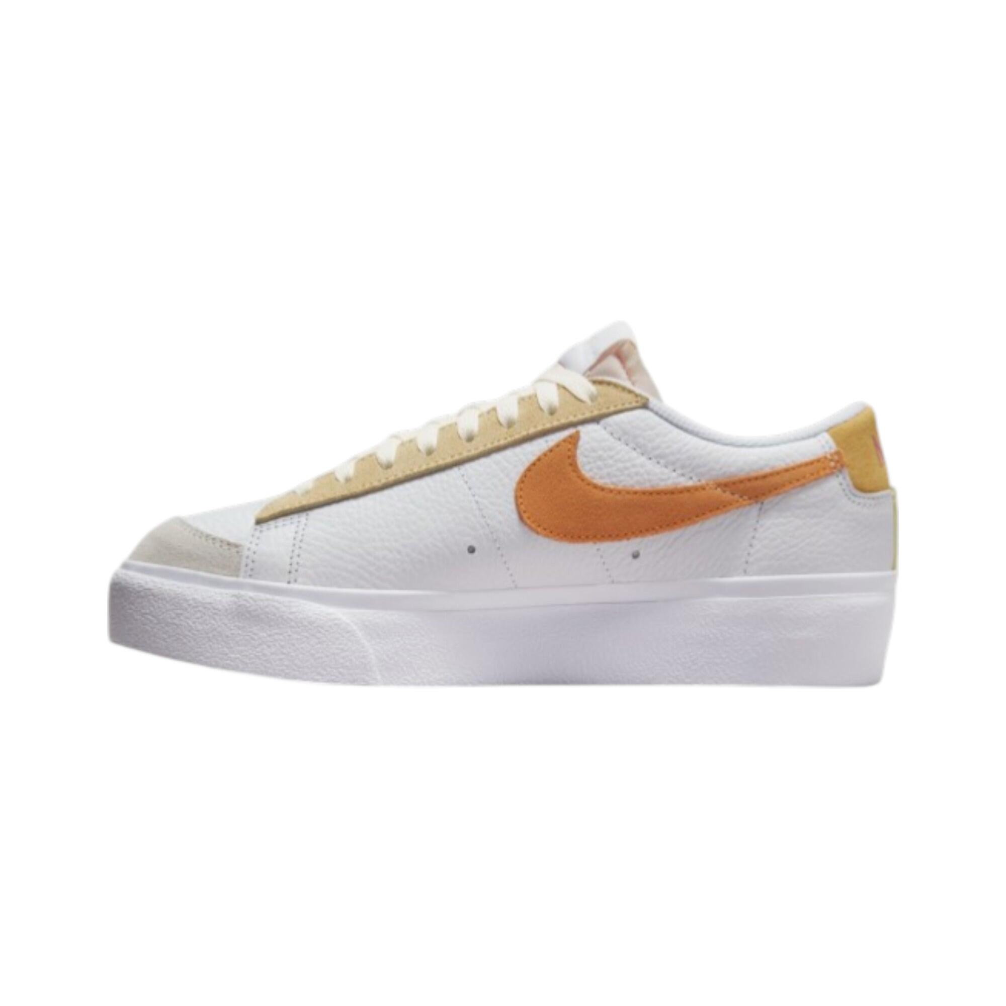 NIKE WMNS Blazer Plataforma Baixa Branco/Laranja 2/3