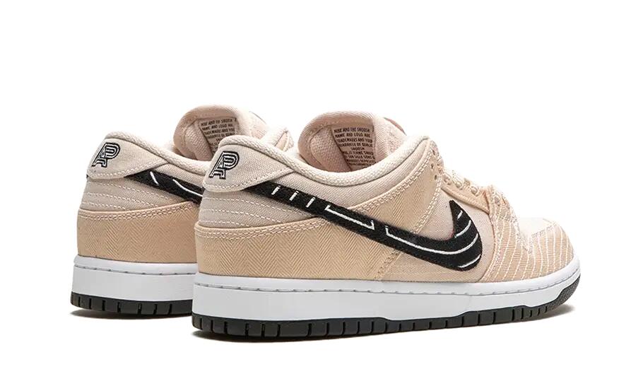 SB Dunk Low Albino & Preto 2/5