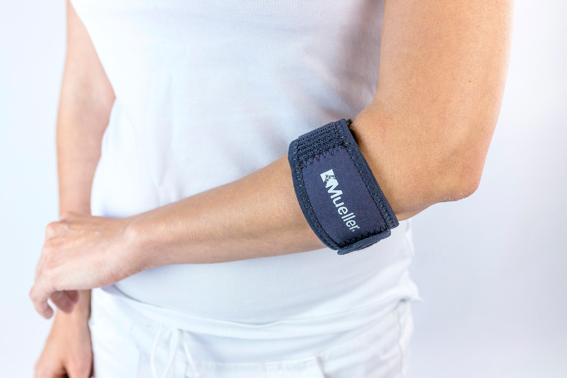 Pásek s gelovým polštářkem na tenisový loket Adjust-to-Fit Tennis Elbow support 3/4