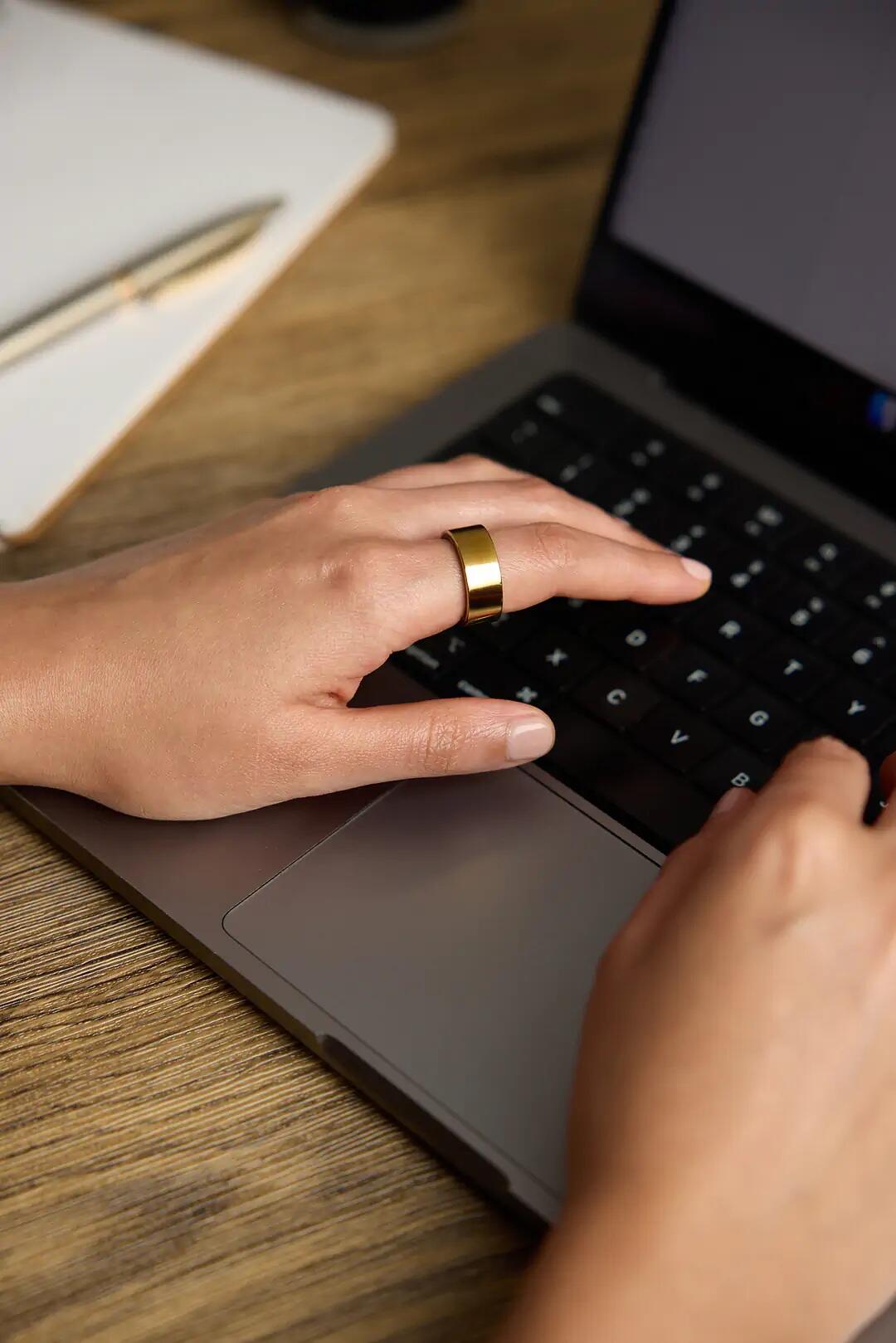 Smart ring Ultrahuman Ring Air inteligentny pierścień złoty Gold - rozmiar 7 6/7