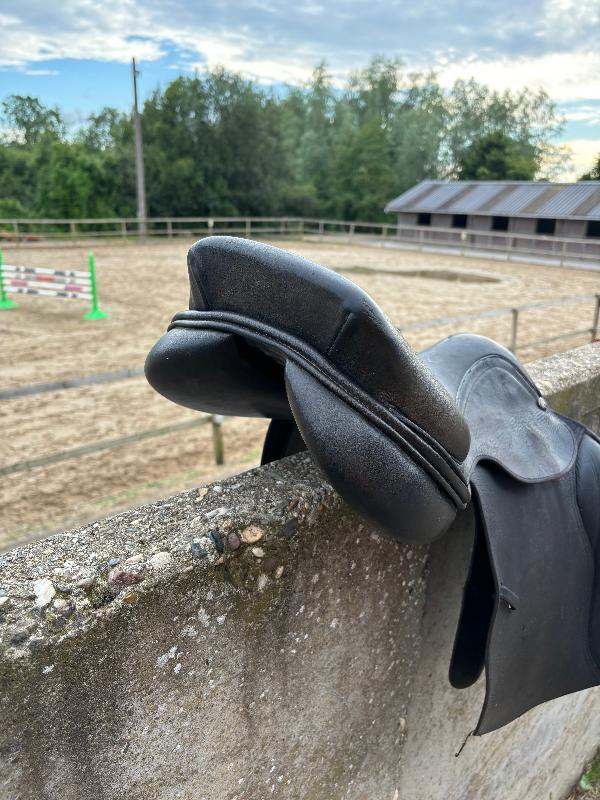 Tussen Particulieren - Zadeltrainers Obstakel 17"1/2 5/6
