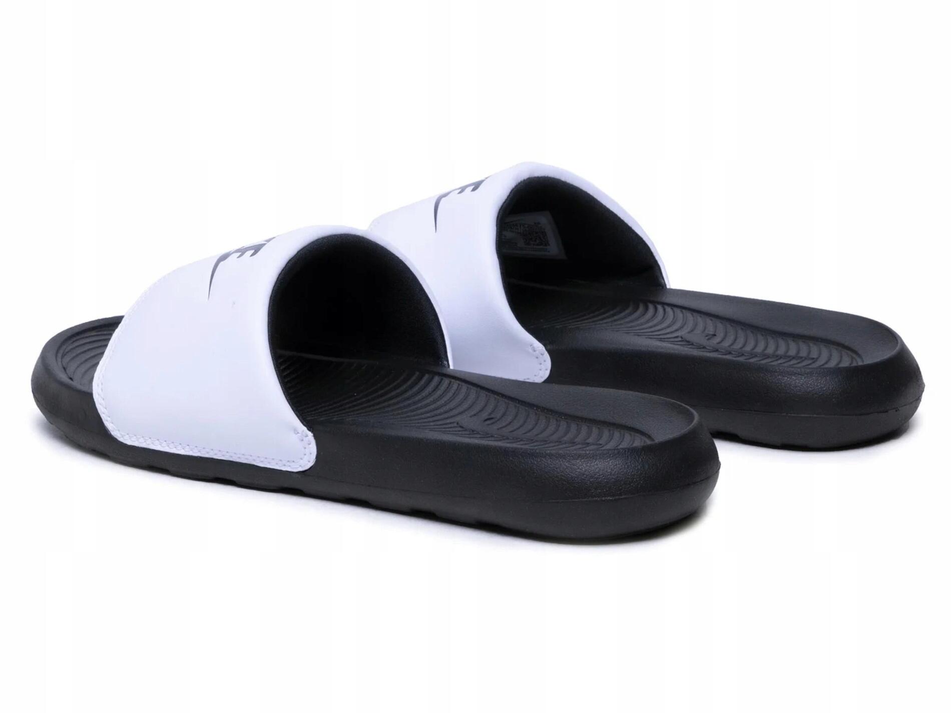 KLAPKI sportowe NIKE VICTORI ONE CN9675-005 na basen lato biało-czarne 48,5 5/7