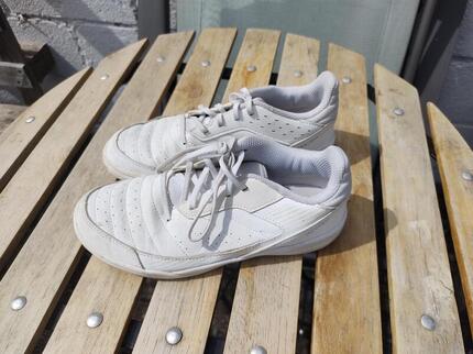 Tussen Particulieren - ESKUDO 500 futsal JR Witte sportschoenen